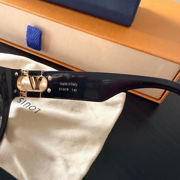 Louis Vuitton Black Gold PM Link Sunglasses - Picture 6 of 9